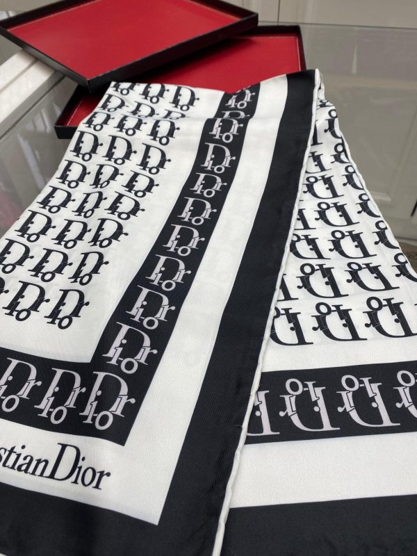 Dior Desen Twiil Eşarp – Siyah