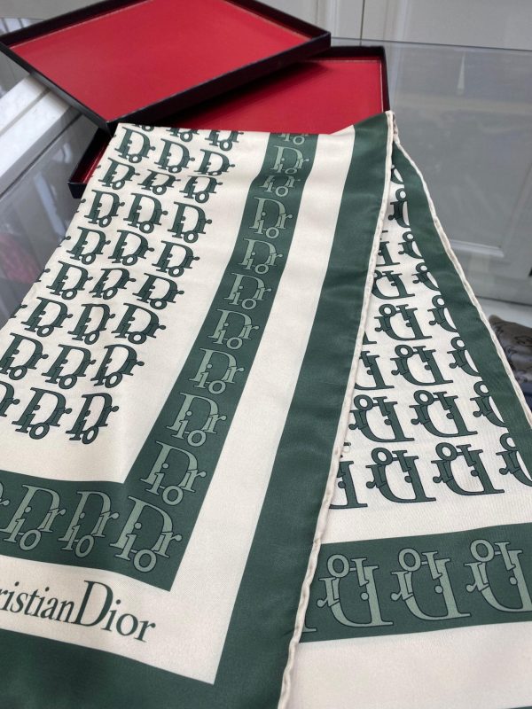 Dior Desen Twiil Eşarp – Yeşil