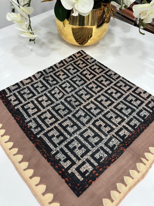 Fendi Bahar Esintisi Pamuk Keten Eşarp – Vizon