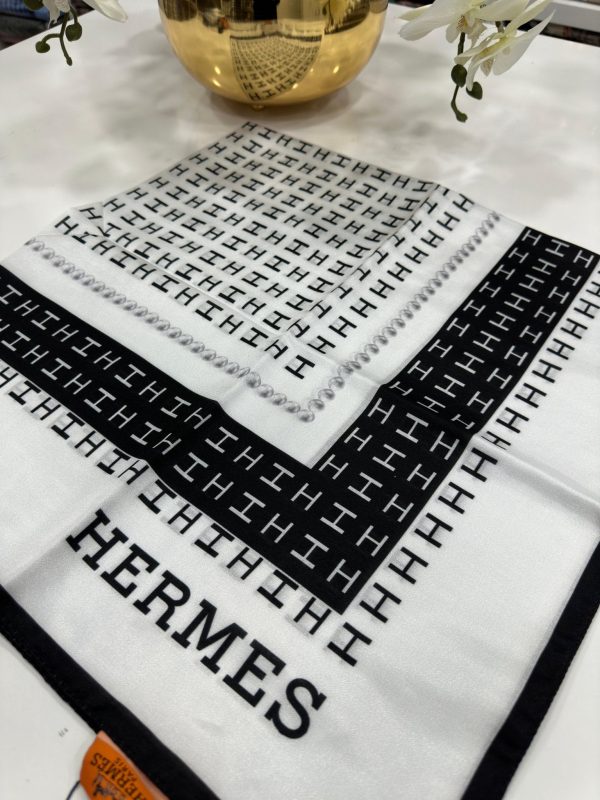 Hermes İpek Eşarp – Ekru