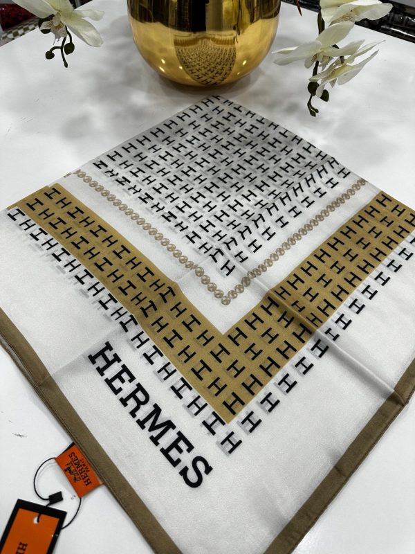 Hermes İpek Eşarp – Güne Bakan