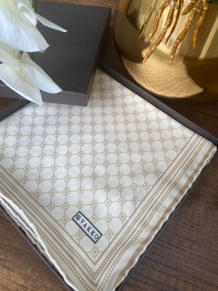Vakko Monogram Twill İpek Eşarp 44104 - Bej - Organic ScarfsOrganic Scarfs