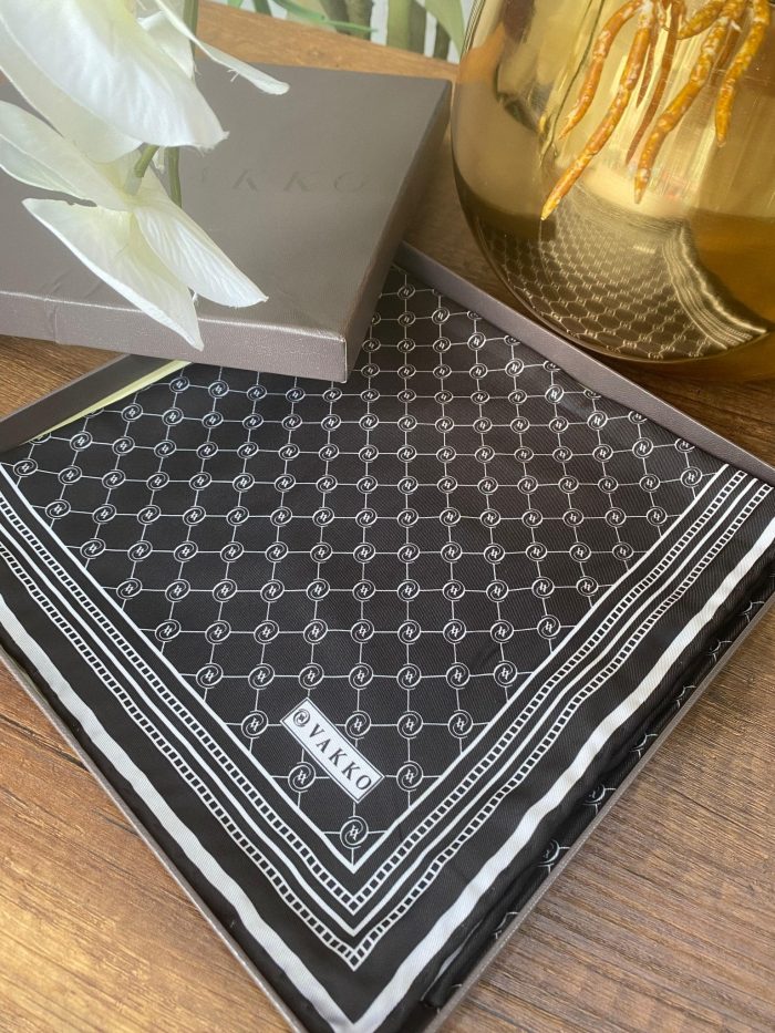 Vakko Monogram Twill İpek Eşarp 44104 - Siyah - Organic ScarfsOrganic Scarfs