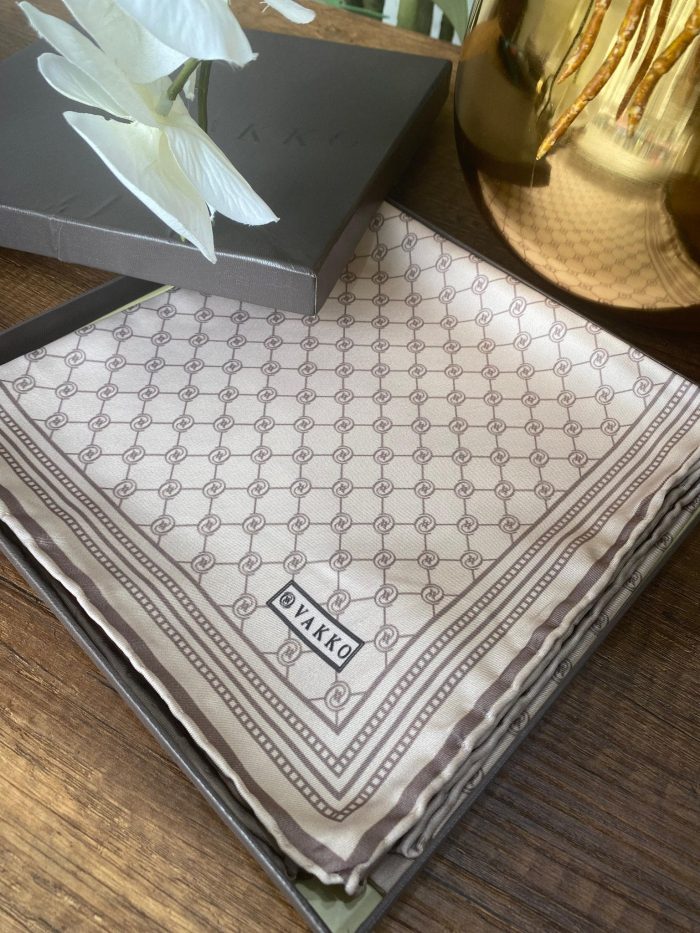 Vakko Monogram Twill İpek Eşarp 44104 - Soft Vizon - Organic ScarfsOrganic Scarfs