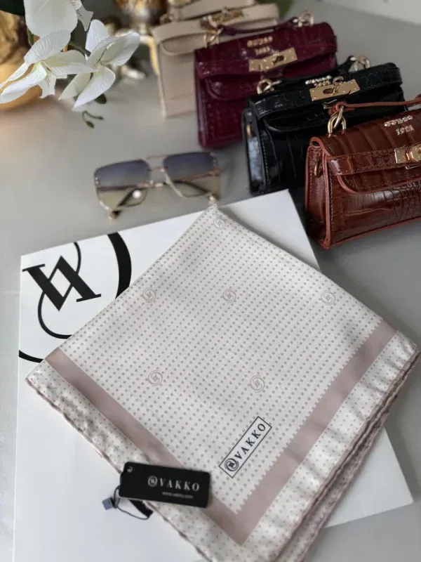 Vakko Puantiye Twill Eşarp 44126 – Pudra