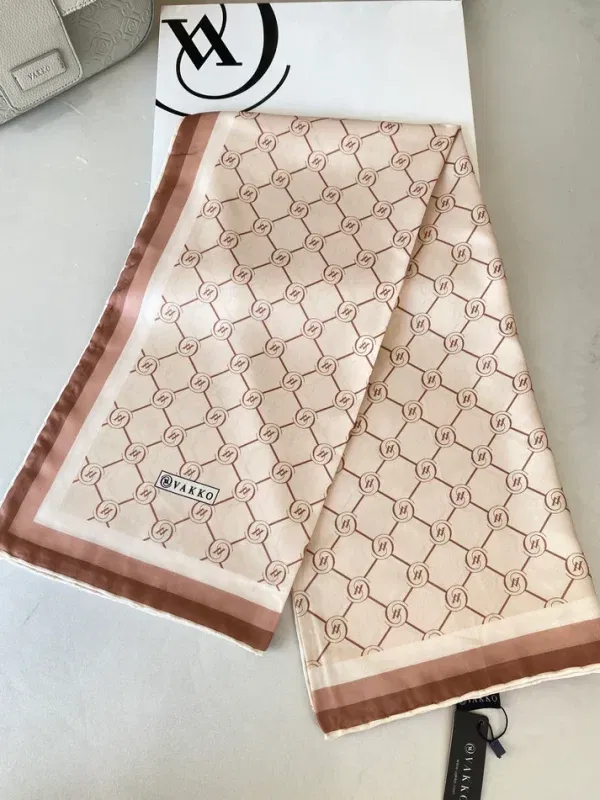 Vakko Monogram Twill Eşarp 44130 – Pudra