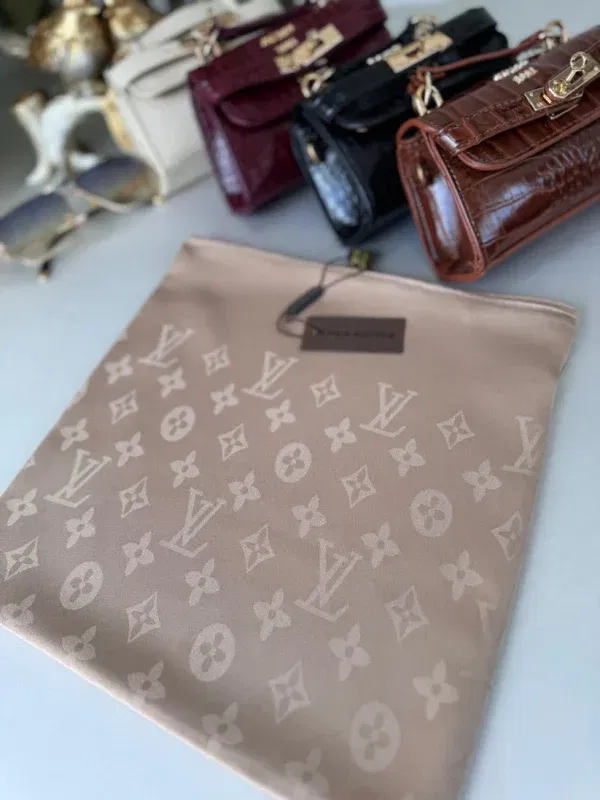 İthal Lv Jakar İpek Eşarp 44116 – Latte