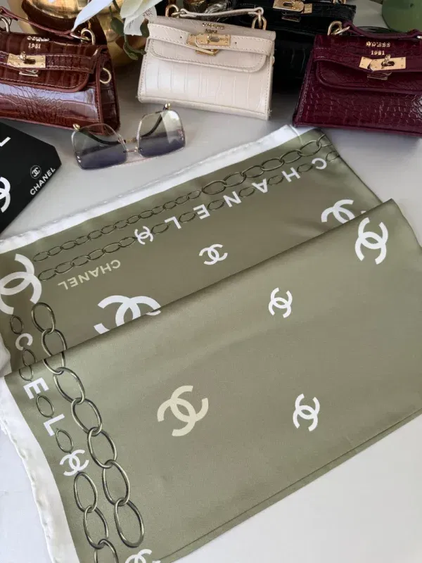 Chanel Saten İpek Eşarp 44124 – Asker Yeşili