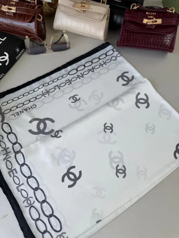 Chanel Saten İpek Eşarp 44124 – Beyaz Gri