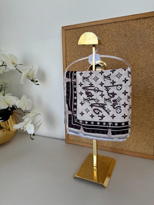 Louis Vuitton İmzalı Twill İpeksi Eşarp 491492 – Lavanta