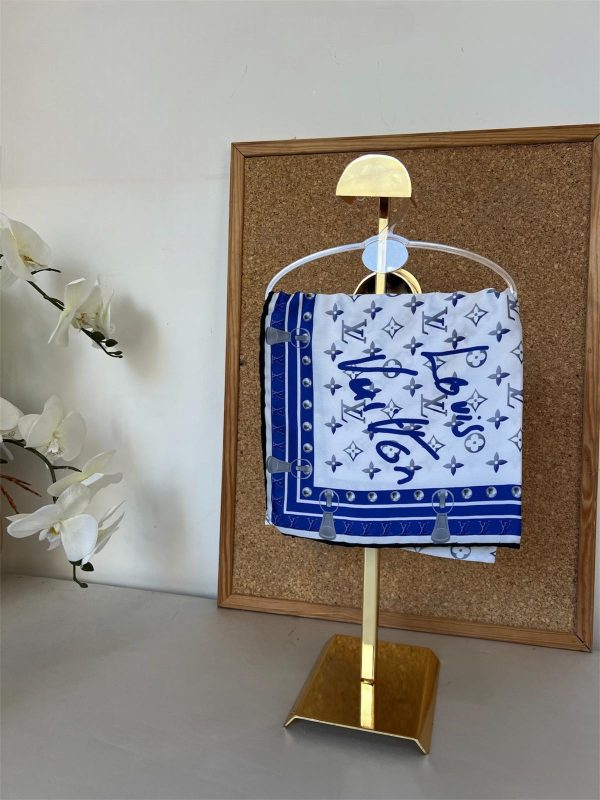 Louis Vuitton İmzalı Twill İpeksi Eşarp 491492 – Saks