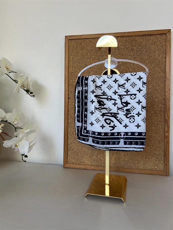 Louis Vuitton İmzalı Twill İpeksi Eşarp 491492 – Siyah