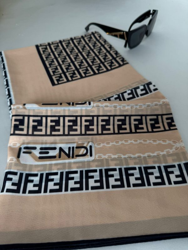 Fendi İpeksi Eşarp 241351 – Fındık