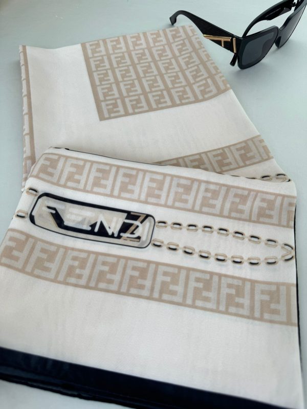 Fendi İpeksi Eşarp 241351 – Bej