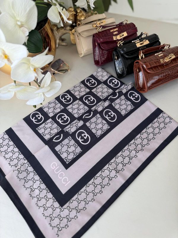 Gucci Krep İpek Eşarp 44125 – Lacivert/Pudra
