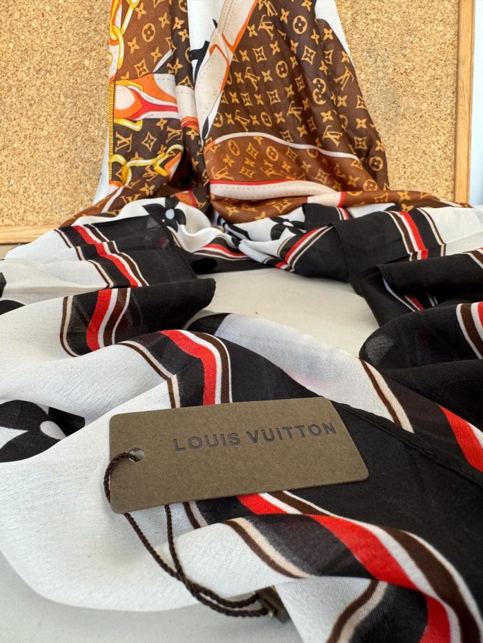 Louis Vuitton Kemer Desen İthal Vual İpek Şal 014461 - Siyah/Kırmızı - Image 2