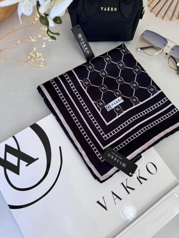 Vakko Monogram Desen Pamuk Soft Eşarp 21510 – Siyah vizon