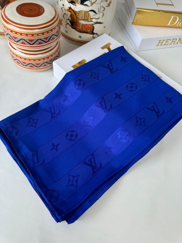 Lv Jakar Şal 44145 – Saks