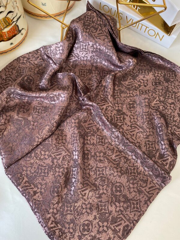LV Desen Jakar Eşarp 48971 – Vizon