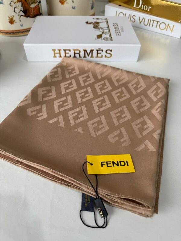 İthal Fendi Eşarp 44115 – Çikolata