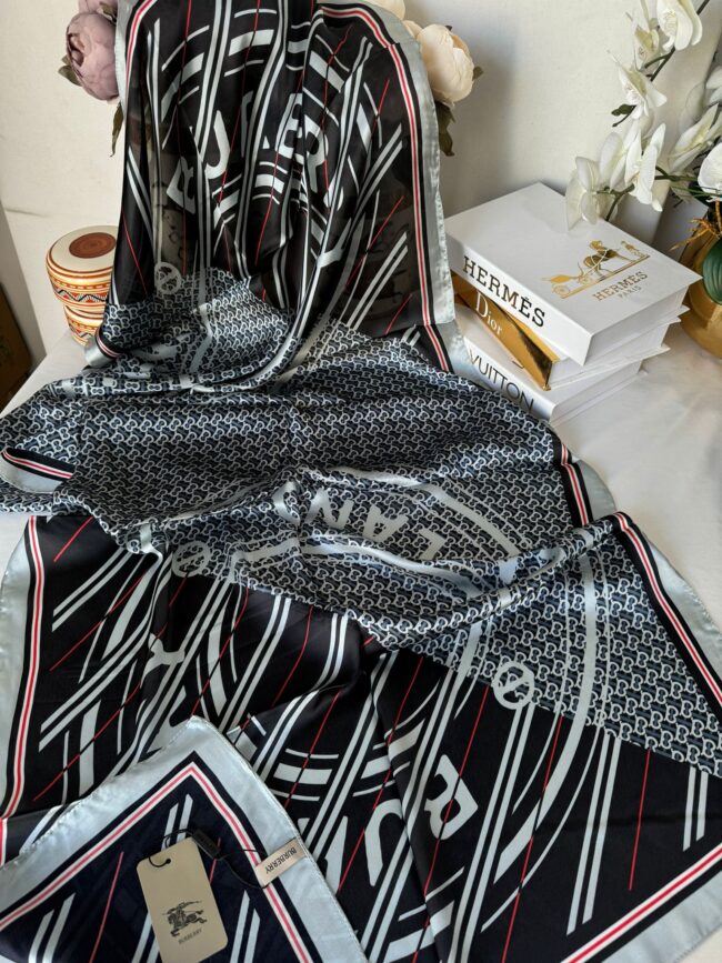 Burberry Çift Taraflı İthal Vual İpel Şal 78631 - Siyah - Bordo