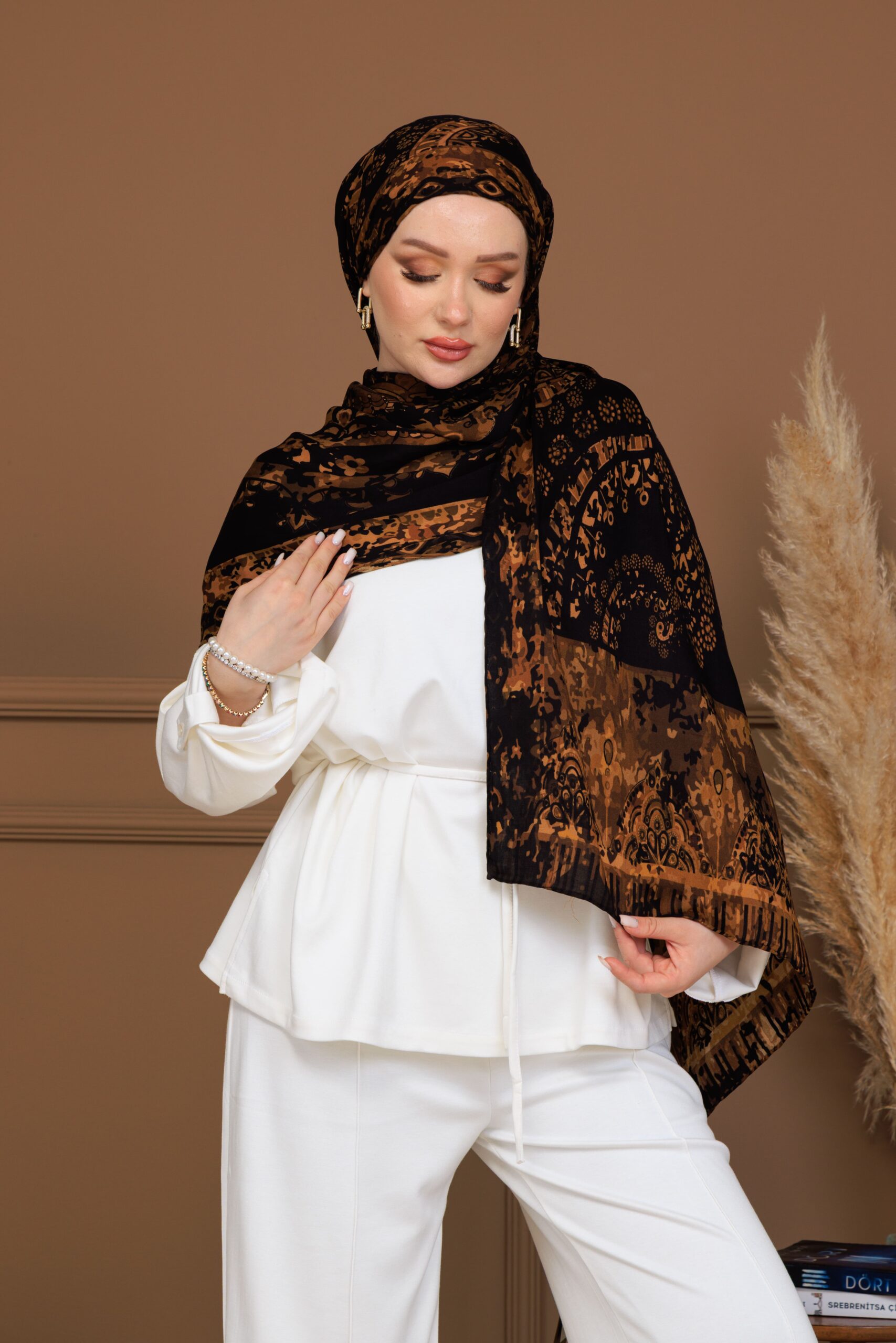 Touch İthal Etnik Desen Yün İpek Şal-  34550 - Altın Kahve - Görsel 2