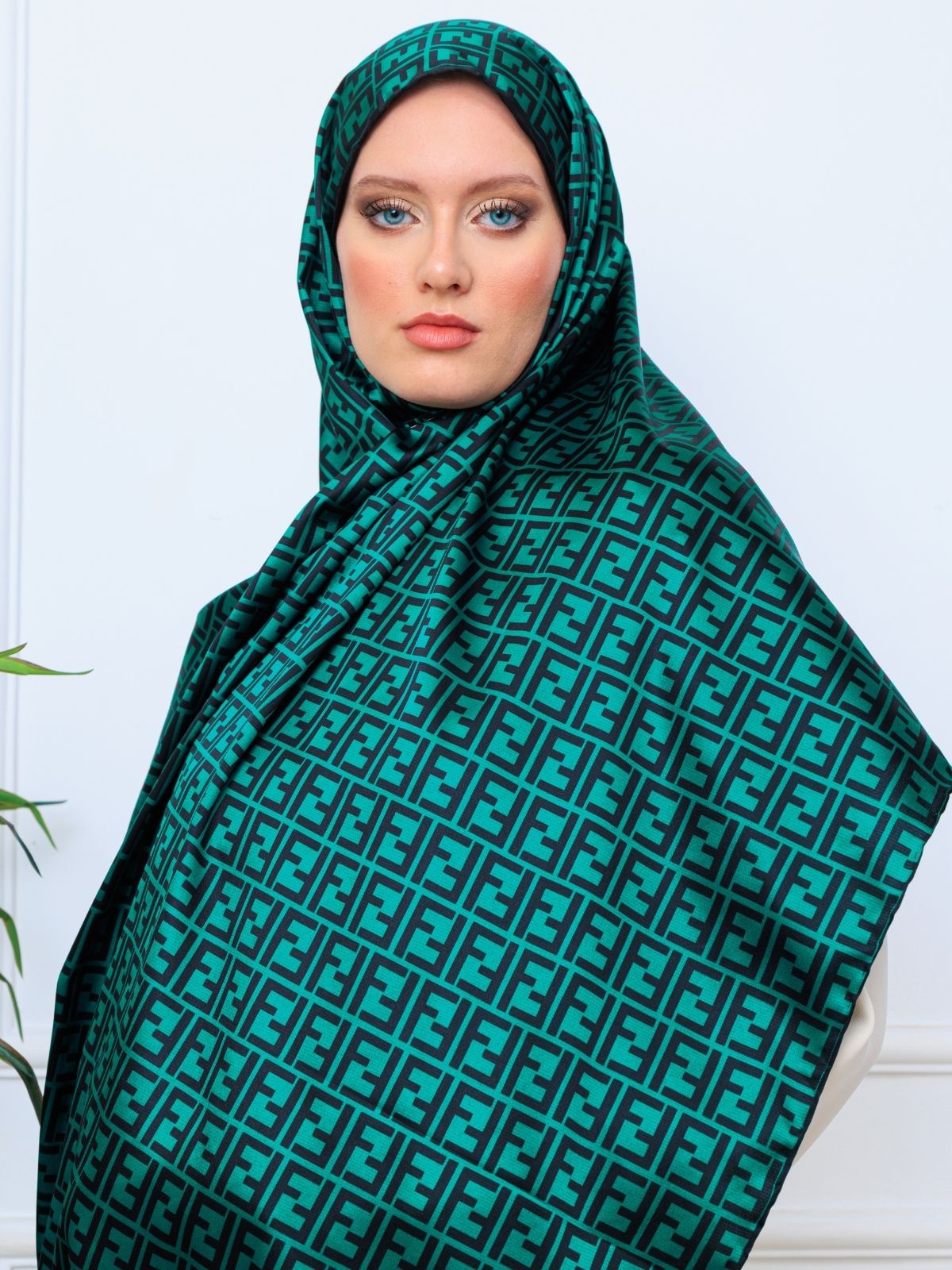 İthal Çifttaraflı Fendi İnci Vual İpek Şal-14500 -Zümrüt - Görsel 3