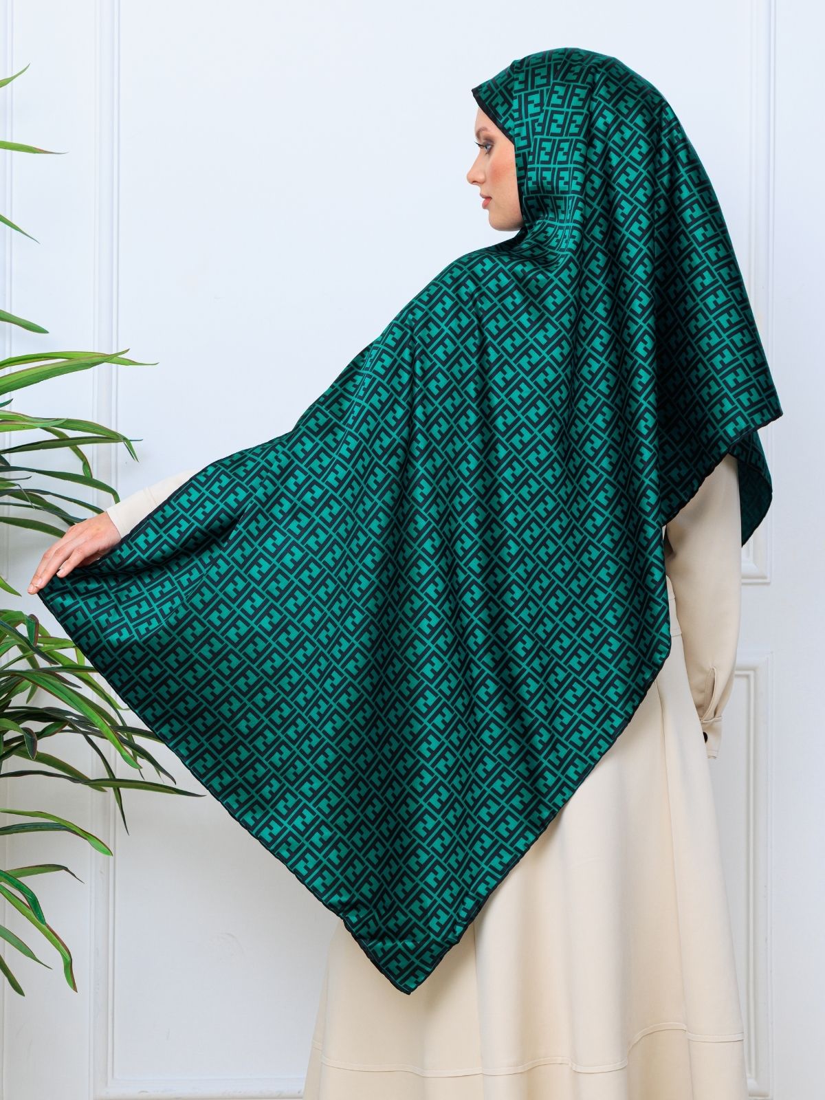 İthal Çifttaraflı Fendi İnci Vual İpek Şal-14500 -Zümrüt - Görsel 5