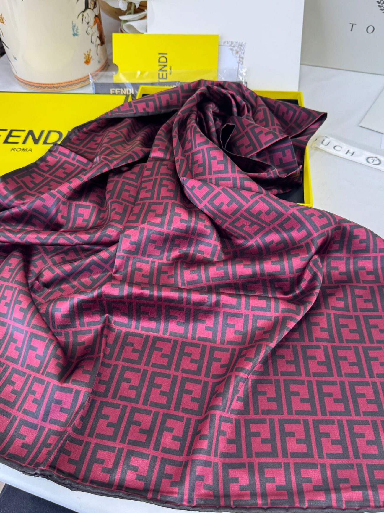 İthal Çifttaraflı Fendi İnci Vual İpek Şal-14500 -Bordo - Görsel 2