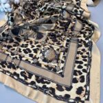 Hermes Leopar Çift Taradlı Vual İpek Şal 11143 - Kum Beji