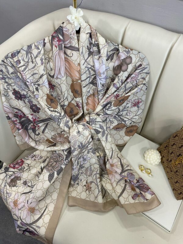 Gucci Çiçek Desen Pamuk Soft Şal 65355 – Bej