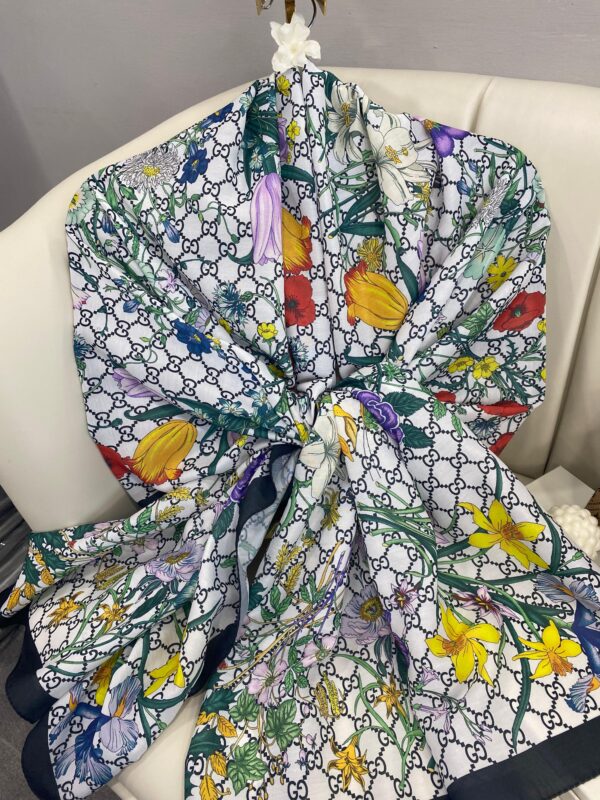 Gucci Çiçek Desen Pamuk Soft Şal 65355 – Beyaz