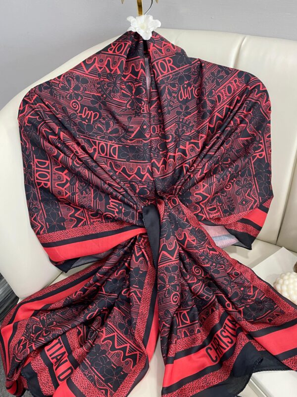 Dior Monogram Pamuk Soft Şal 86021 – Kırmızı Siyah