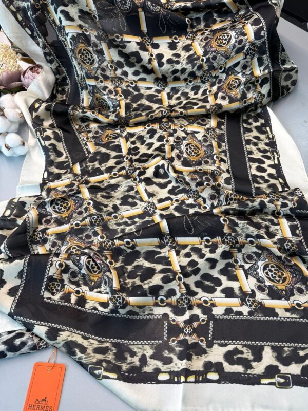 Hermes Leopar Çift Taradlı Vual İpek Şal 11143 – Latte