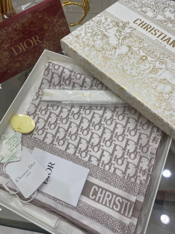 Dior Marka Eşarp – Bej