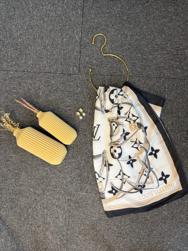 Lv Kemer Desen Pamuk Soft Şal 31230 – Beyaz