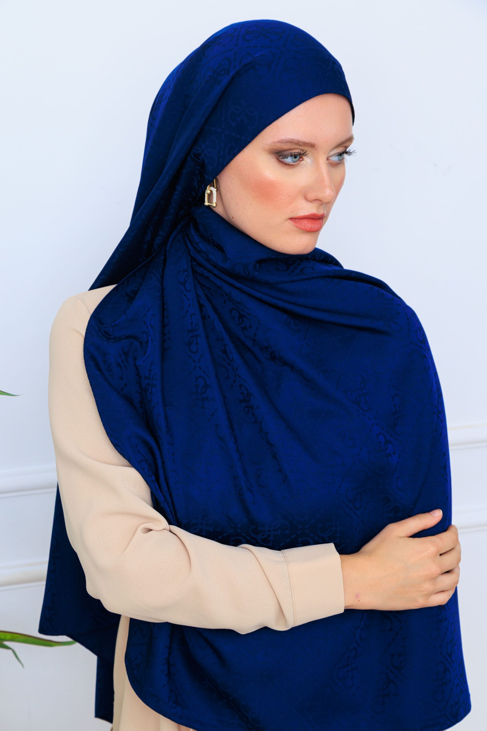 Guess Desen İpeksi Jakar Şal-75896- Saks - Görsel 3