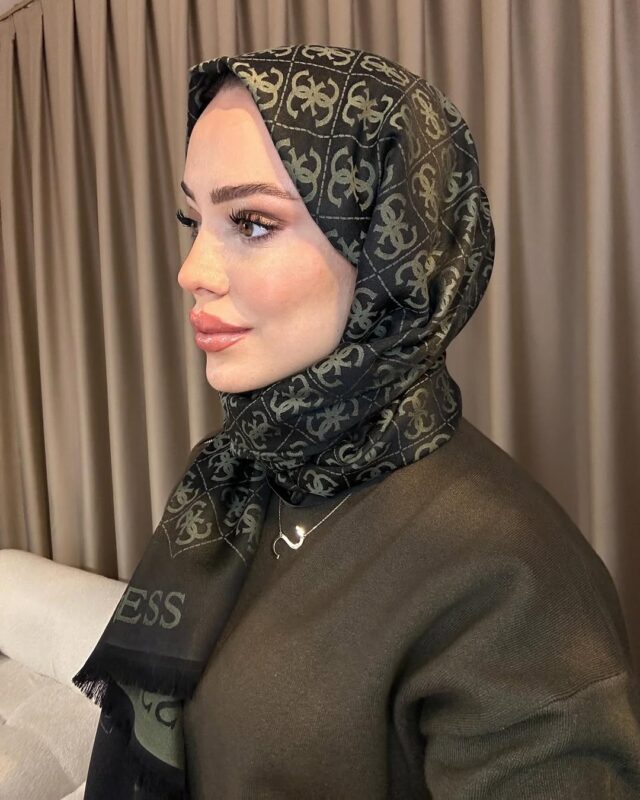 Guess Desenli İpek Kaşmir Çift Taraflı Şal – Haki-Siyah