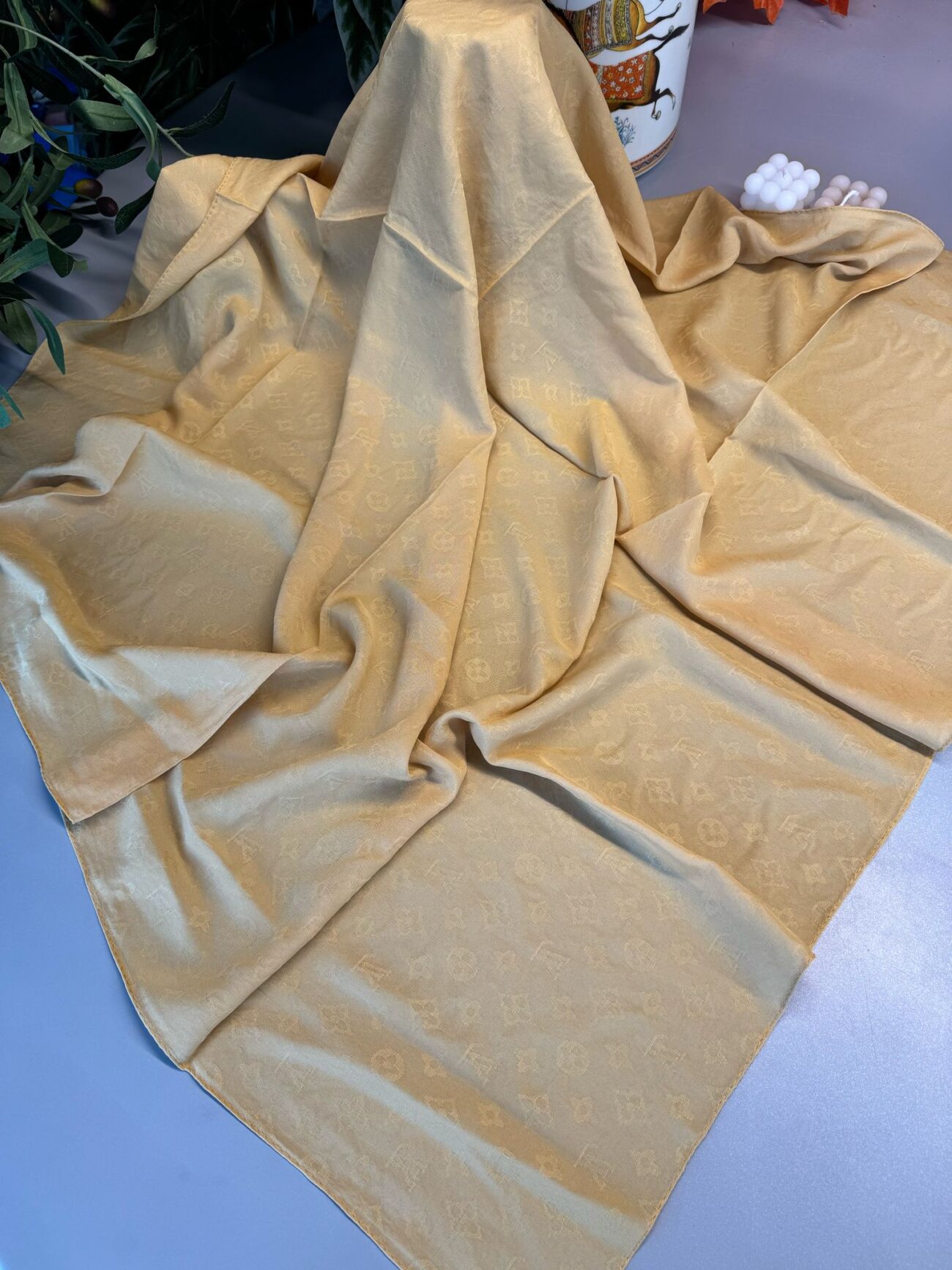 LV Kraş Krep Jakar Eşarp- Hardal