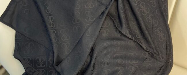GUESS ÇİFT TARAFLI KAŞMİR İPEK EŞARP 7859- SİYAH