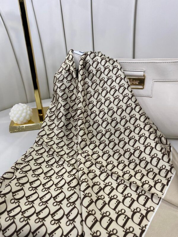 Dior Marka Eşarp – AÇIK BEJ