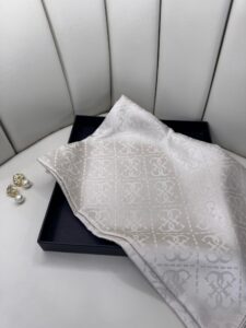 Guess Desen İpeksi Jakar Şal-75896- Latte