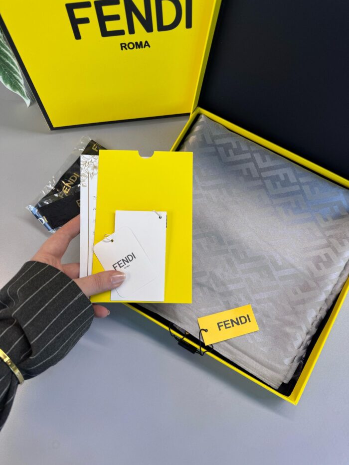 Fendi  İthal Yün  İpek Şal Tam Set Kutulu Sertifikalı-Gri - Görsel 2