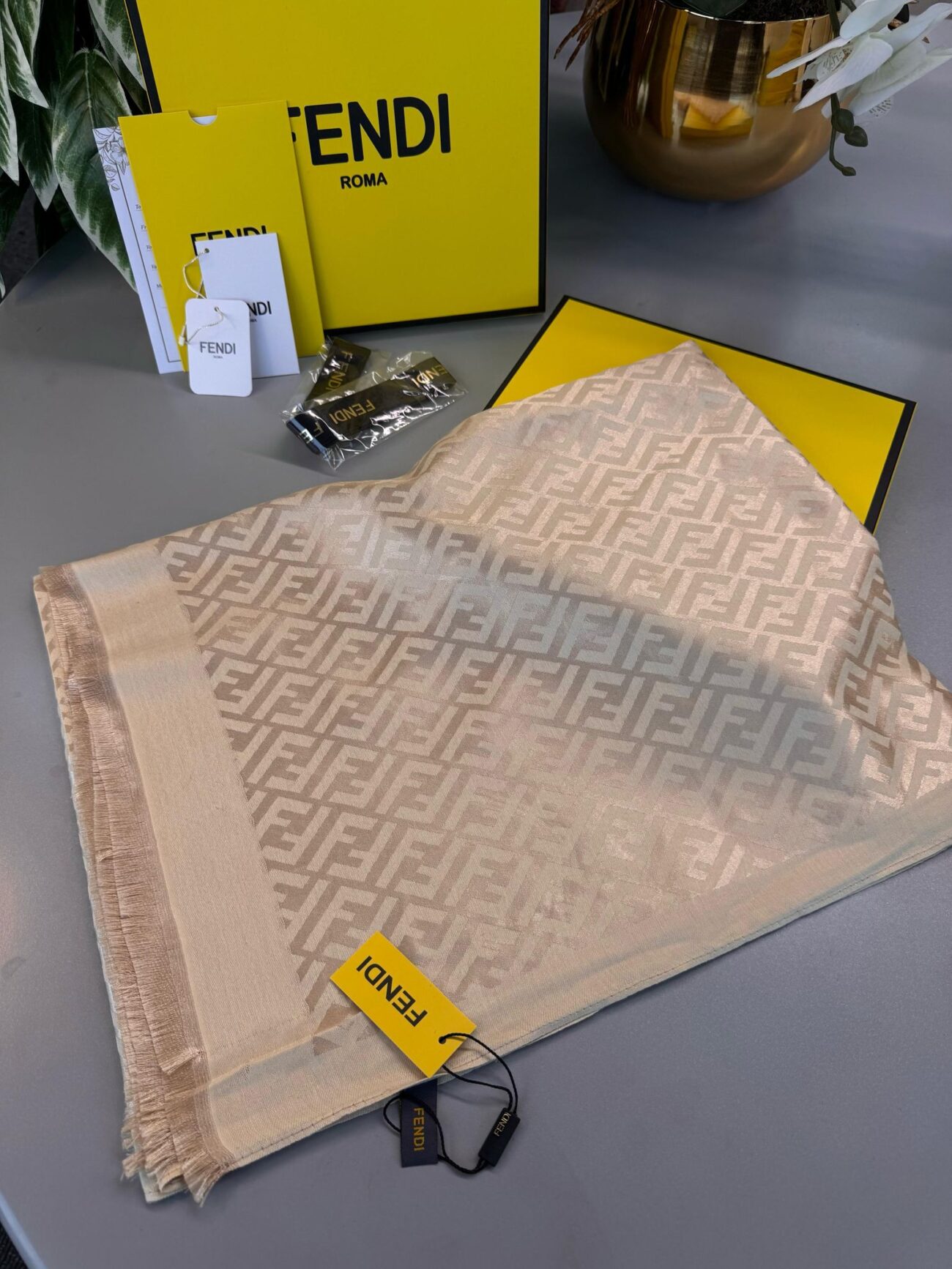 Fendi  İthal Yün  İpek Şal Tam Set Kutulu Sertifikalı-Bej