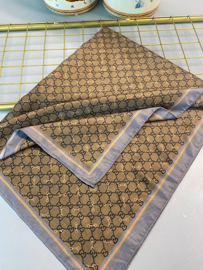 Yaldızlı Gucci Desen Pamuk Şal-110000-Gri - Image 2