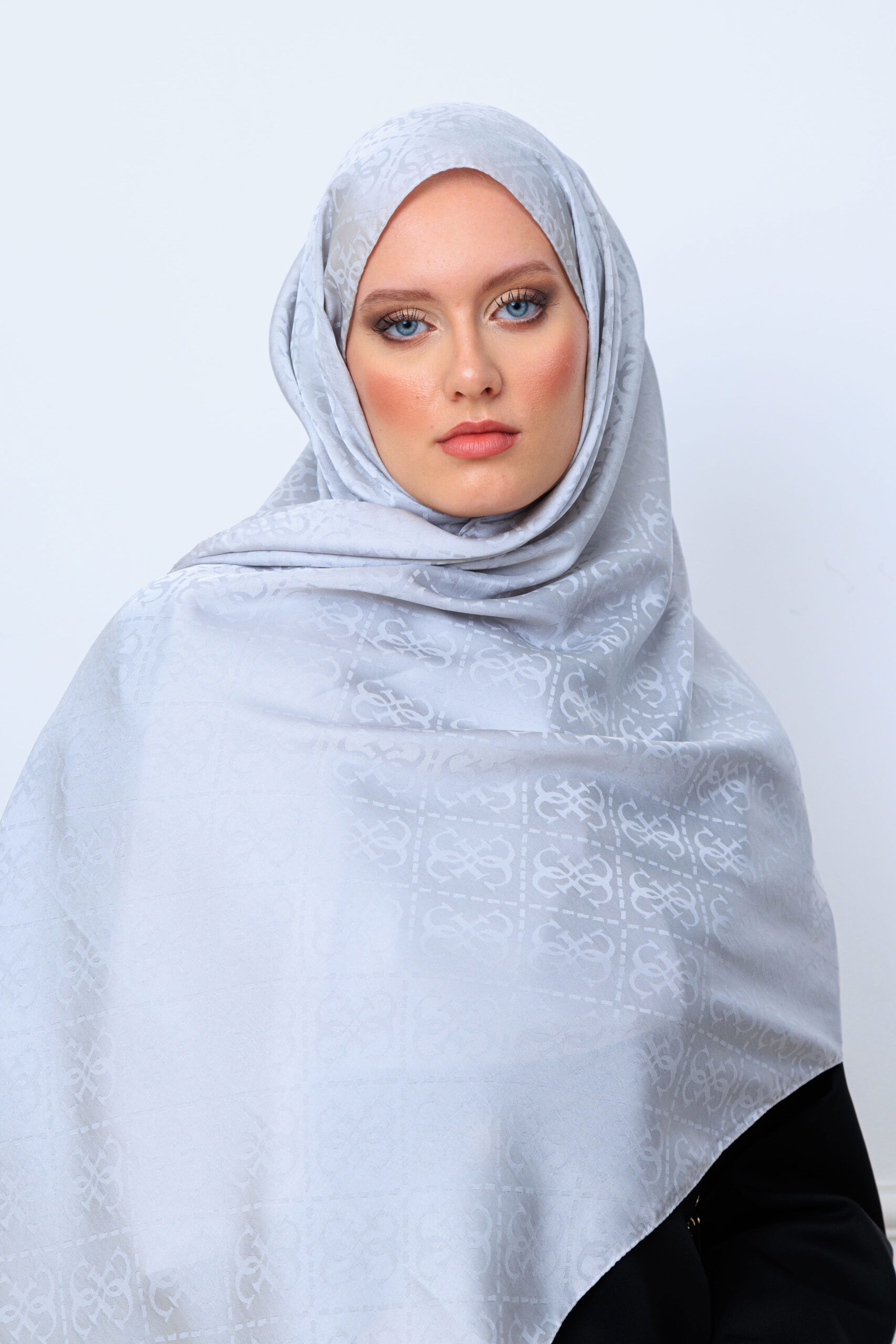 Guess Desen Kendinden Dokulu Desenli İtalyan Şal-10011-Gümüş - Görsel 3