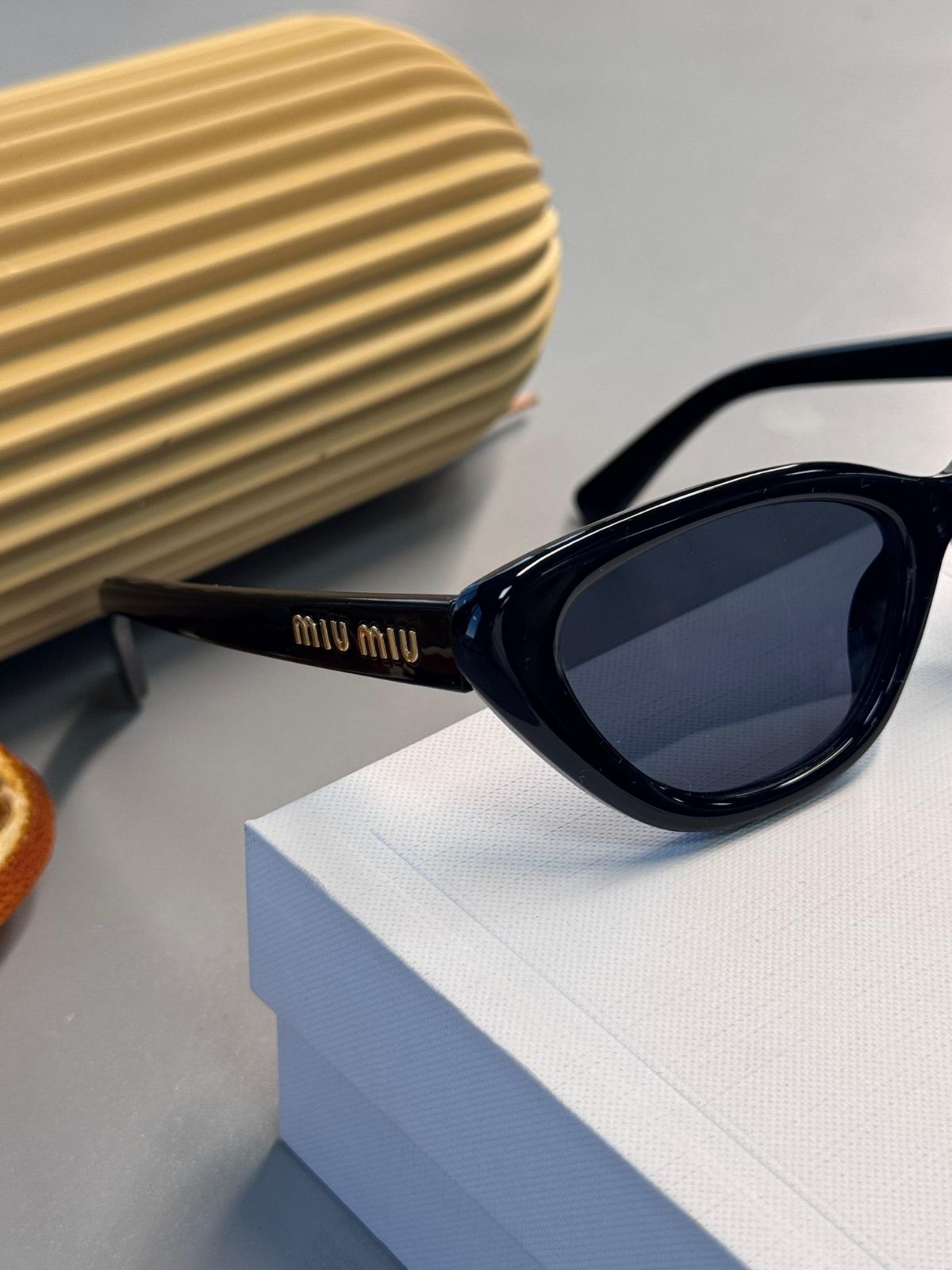 Miu Miu Cat-Eye Güneş Gözlüğü - Siyah