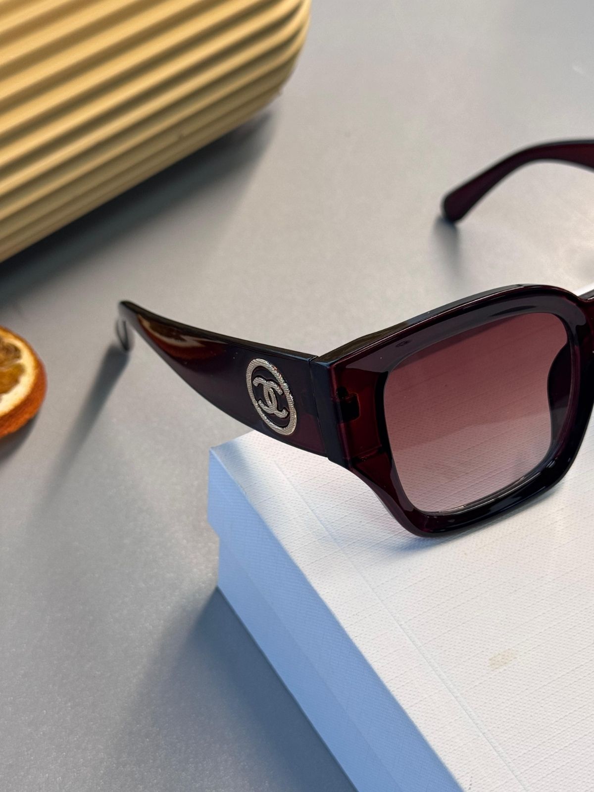 Chanel CC Kristalli Tortoise Güneş Gözlüğü- Vişne Degrade