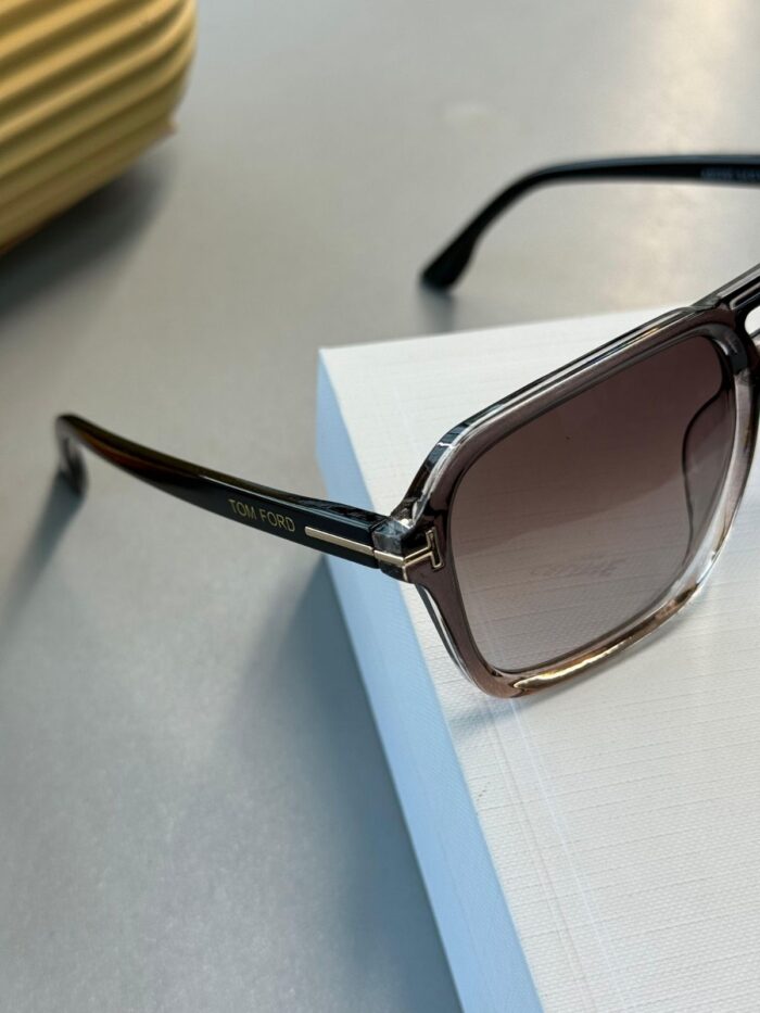 Tom Ford Dikdörtgen Güneş Gözlüğü -  Şeffaf Füme - Görsel 2