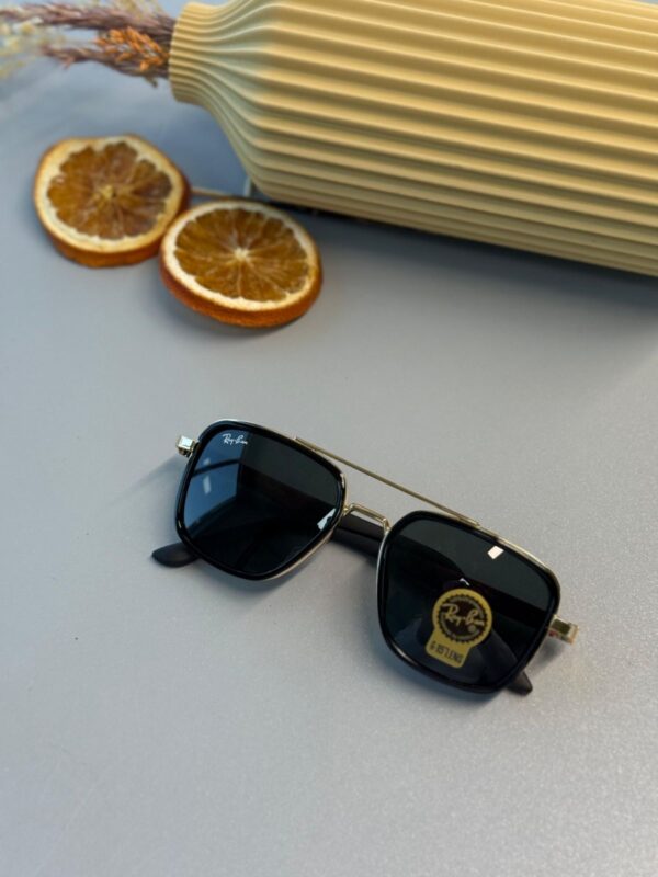 Ray-Ban Retro Square – Altın Krom – Bordo Detaylı Siyah